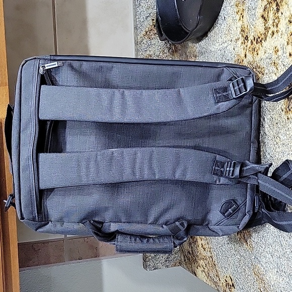 Solo New York Gray Laptop Bag, Converts To Backpack  Hybrid Briefcase 15.6" - Picture 3 of 7